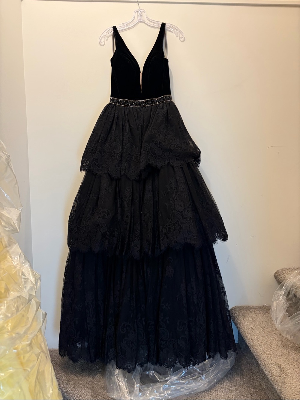 Sherri Hill Elegant Black Tiered Lace Evening Gown Prom Pageant